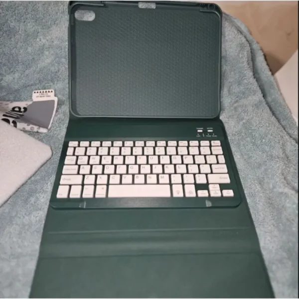 Etui z klawiaturą Bluetooth do tabletu 10,3 cala  zielone